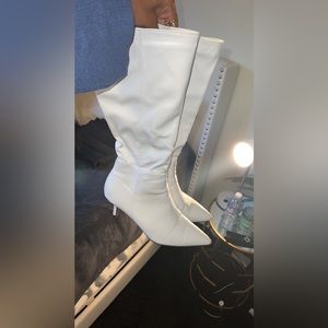 Womens white boot with small heel